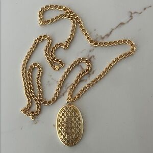 Monet Gold Textured Pendant Necklace
VINTAGE 1970’s